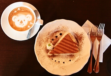 デザインカプチーノ＆今月のケーキ